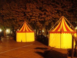 Dwergjes in avondlicht, Cirque de Clochard, Den Bosch 2009